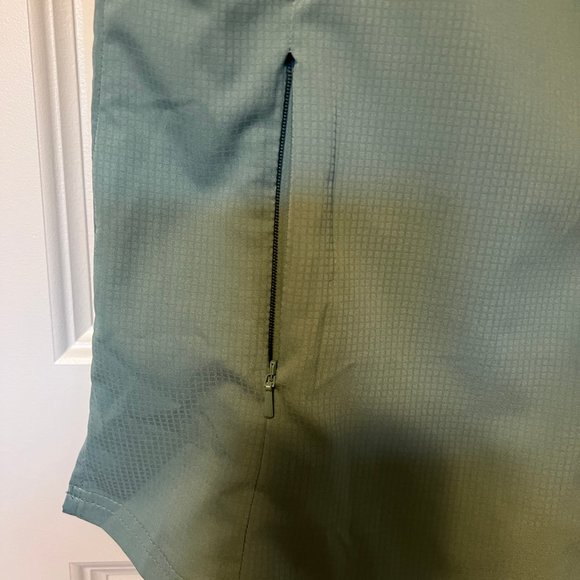 Olive Green Columbia Omnishade button-down shirt size L - Picture 3 of 3